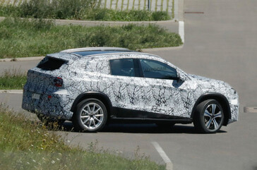 Mercedes GLA: nowy kompaktowy SUV na platformie MMA z napędem elektrycznym w 2026 r. i hybrydowym od 2027 r. (Źródło zdjęcia: Autocar)