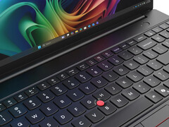 ThinkPad T16 Gen 5 jest dostępny w kilkudziesięciu jednostkach SKU w momencie premiery.