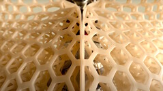 Robot humanoidalny 1X NEO jest pokryty miękką, ochronną poduszką z polimeru 3D. (Źródło zdjęcia: 1x)