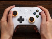 Bezprzewodowy kontroler 8BitDo Ultimate 2 jest kompatybilny z Android i Windows. (Źródło obrazu: 8BitDo)