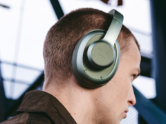 Nowe słuchawki Fresh 'n Rebel Clam Ace 2 (na zdjęciu) są dostępne w 6 różnych wersjach kolorystycznych. (Źródło zdjęcia: Fresh 'n Rebel)