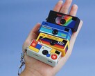Kodak Charmera, na zdjęciu w czterech z siedmiu wersji kolorystycznych, to prawdziwy aparat w formie breloka do kluczy (źródło zdjęcia: Kodak)