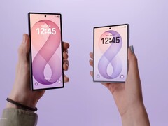 Pod koniec lipca 2026 r. firma Samsung wprowadziła na rynek modele Galaxy Z Fold8 Ultra (po lewej) oraz Galaxy Z Fold8 (po prawej).