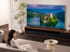 Telewizor TCL Q8C (na zdjęciu) to wysokiej klasy model QD MiniLED. (Źródło zdjęcia: TCL)