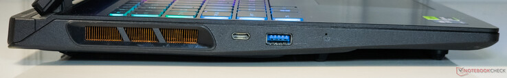 Po lewej: Thunderbolt 4, USB 3.2 Gen1 Type-A