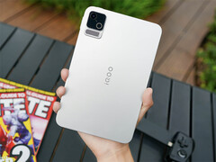 Pad Ultra ma smukłą i lekką konstrukcję. Na zdjęciu: tył tabletu.