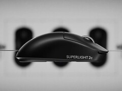 Kompaktowa mysz do gier Logitech G Pro X Superlight 2c z boku. (Źródło obrazu: Logitech)