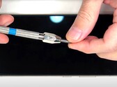 Test zarysowania Samsunga Galaxy S24 Ultra z zestawem twardości Mohsa wskazuje na postęp w odporności na zarysowania Gorilla Glass Armor. (Zdjęcie: PBKReviews)