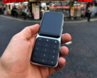 Sidephone (na zdjęciu) ma unikalną wymienną klawiaturę, która wykorzystuje magnesy i klipsy. (Źródło zdjęcia: Reddit)