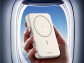 Magnetyczny power bank Ugreen 10000mAh 20W, który można bezpiecznie zabrać na pokład samolotu. (Źródło zdjęcia: Ugreen)