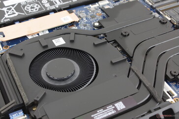 Chłodzenie składa się z dwóch wentylatorów ~65 mm i czterech miedzianych rurek cieplnych