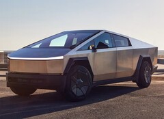 Tesla Cybertruck. Nadchodząca aktualizacja pozwoli ciężarówce rozpoznawać i wyświetlać inne cybertrucki na drodze (źródło zdjęcia: Greg Pajo/Car and Driver)