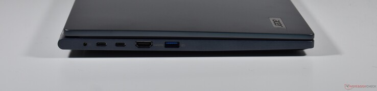 po lewej: port ładowania, 2x USB4, HDMI, USB A 3.2 Gen 1