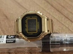 Starszy obraz rzekomego zegarka Casio CRW-001G-9 ze złotym pierścieniem (na zdjęciu), który wydaje się być wczesnym prototypem przedprodukcyjnym. (Źródło zdjęcia: Great G-Shock World)