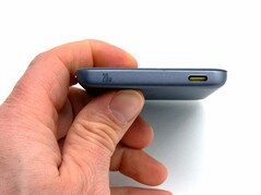 Podczas gdy power bank Baseus PicoGo AM41 jest wyjątkowo smukły z pojemnością 5000 mAh