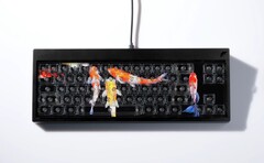 Klawiatura do gier Finalmouse Centerpiece z masywnym wyświetlaczem