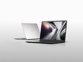 Laptop Wildcat Lake Gram Book charakteryzuje się stosunkowo kompaktową i lekką konstrukcją. Na zdjęciu: zdjęcie promocyjne przedstawiające dwie dostępne opcje kolorystyczne.