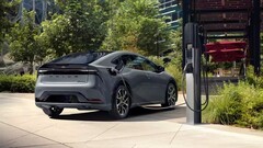 Hybrydowy Prius jest bardziej energooszczędny niż pojazdy elektryczne (zdjęcie: Toyota)