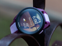 Forerunner 165 to jeden z pięciu smartwatchy, do których Garmin udostępnił wersję oprogramowania 24.12. (Źródło zdjęcia: Garmin)