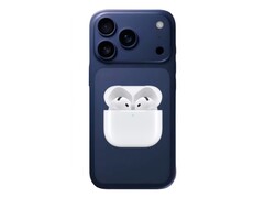 Nieoficjalny render iPhone&#039;a 17 Pro ze słuchawkami AirPods 4. (Źródło obrazu: @Skyfops na X i Apple, edytowane)