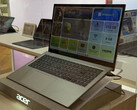 Aspire Go 15 2026 charakteryzuje się lekką i cienką konstrukcją. Na zdjęciu: widok laptopa z boku.