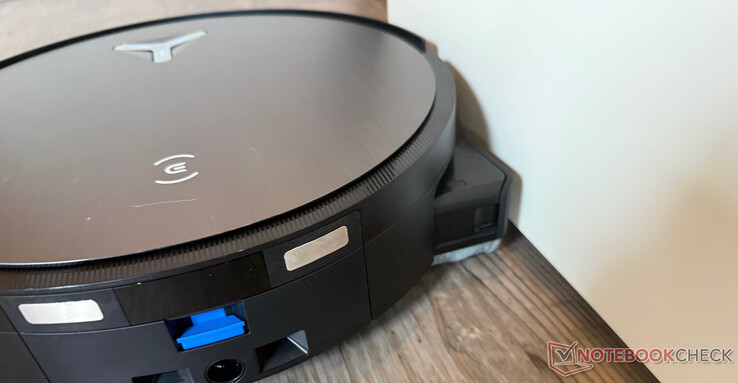 Dzięki wysuwanej rolce, Deebot X11 OmniCyclone nie tylko dokładnie wyciera, ale także prawie bez rantów