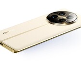Realme 12 Pro+ ma elegancki design w kolorze niebieskim lub złotym. (Zdjęcie: Realme)