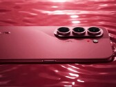 Tecno Camon Slim 5G jest tylko nieznacznie grubszy od iPhone’a Air, ale posiada baterię o pojemności prawie dwukrotnie większej.