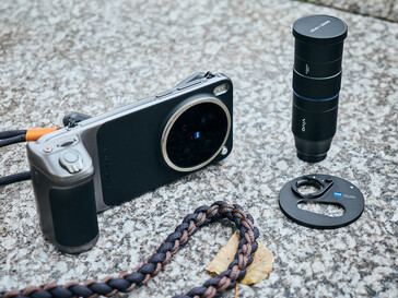 X300 Pro z zestawem Grip Kit i telekonwerterem (źródło zdjęcia: Alex Wätzel)