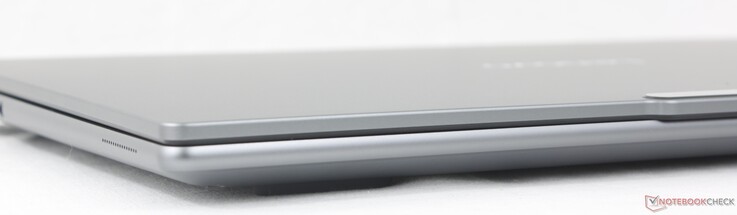 Przód: Brak portów