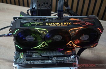KFA2 GeForce RTX 4080 Super SG podczas pomiaru hałasu