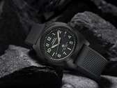 Timex Expedition Capstone z czarnym silikonowym paskiem, na zdjęciu. (Źródło zdjęcia: Timex)