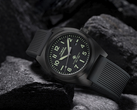 Timex Expedition Capstone z czarnym silikonowym paskiem, na zdjęciu. (Źródło zdjęcia: Timex)