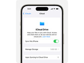 Obraz promocyjny dla Apple"iCloud Drive wyświetlany na iPhonie na białym tle. (Źródło obrazu: Apple)