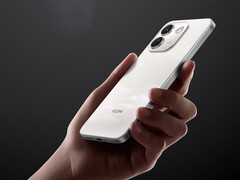 Model Note 17 Pro Max obsługuje również szybkie ładowanie o mocy 100 W. Na zdjęciu: zdjęcie promocyjne przedstawiające tył telefonu.