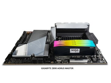 Zestaw XFinity+ zainstalowany na płycie głównej Gigabyte Z890 Aorus Master. (Źródło obrazu: V-color)