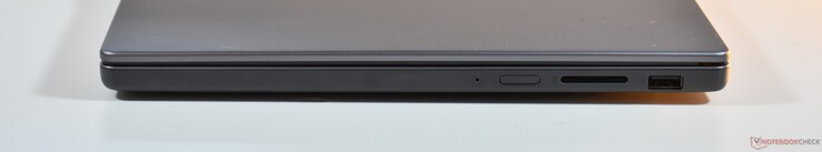 prawo: Czytnik kart SD, USB-A 3.2 Gen 1