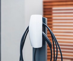 Domowa ładowarka do pojazdów elektrycznych Tesli. Program dotacji Kolumbii Brytyjskiej wykluczył produkty firmy (źródło zdjęcia: Tesla)