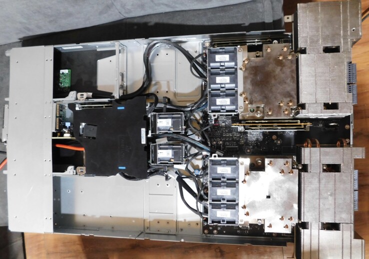 Serwer sztucznej inteligencji Nvidia GH200 Grace-Hopper widział lepsze dni, kiedy został sprzedany. (Źródło zdjęcia: Reddit)