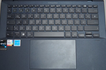 Duży touchpad, wygodne klawisze