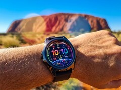 Aby zegarki typu smartwatch były widoczne nawet w najjaśniejszy dzień, wystarczy jasność szczytowa wynosząca maksymalnie 4 000 nitów, dlatego wartość dodana wynikająca z jasności 6 000 nitów budzi wątpliwości.