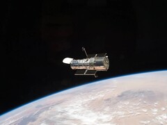 Zdjęcie teleskopu kosmicznego Hubble'a na orbicie Ziemi (źródło zdjęcia: NASA; przycięte)