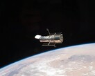 Zdjęcie teleskopu kosmicznego Hubble'a na orbicie (źródło zdjęcia: NASA; przycięte)