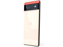 Widok z tyłu telefonu Google Pixel 6 przedstawiający logo „G” oraz czarny pasek aparatu