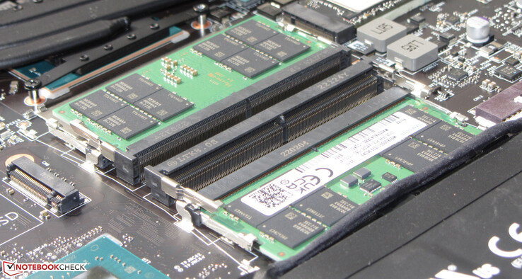 Laptop daje możliwości dalszego zwiększenia wydajności swojego systemu: na przykład zajęte są tylko dwa z czterech gniazd pamięci RAM.