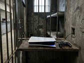 Konsola PS5 pokazana w celi więziennej