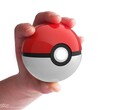 Oficjalna, klasyczna czerwono-biała Poké Ball.