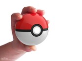 Oficjalna, klasyczna czerwono-biała Poké Ball.