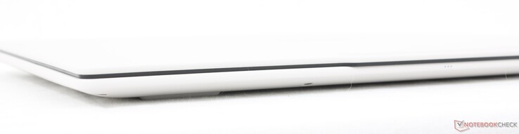 Przód: Brak portów