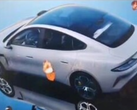"Samochód Xiaomi" na wolności. (Źródło: Car News China)